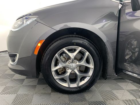 Used 2019 Chrysler Pacifica Limited FWD image 11