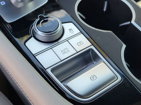 Used 2025 Genesis G70 2.5T RWD image 33