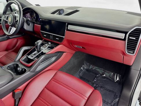 Certified 2023 Porsche Cayenne Platinum Edition w/ Premium Package Plus (PIA) AWD/4WD image 32