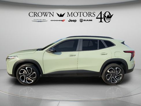 Used 2024 Chevrolet Trax RS w/ Sunroof Package FWD image 8