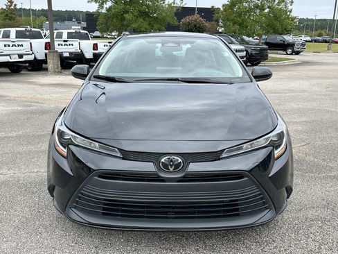 Used 2023 Toyota Corolla LE image 2