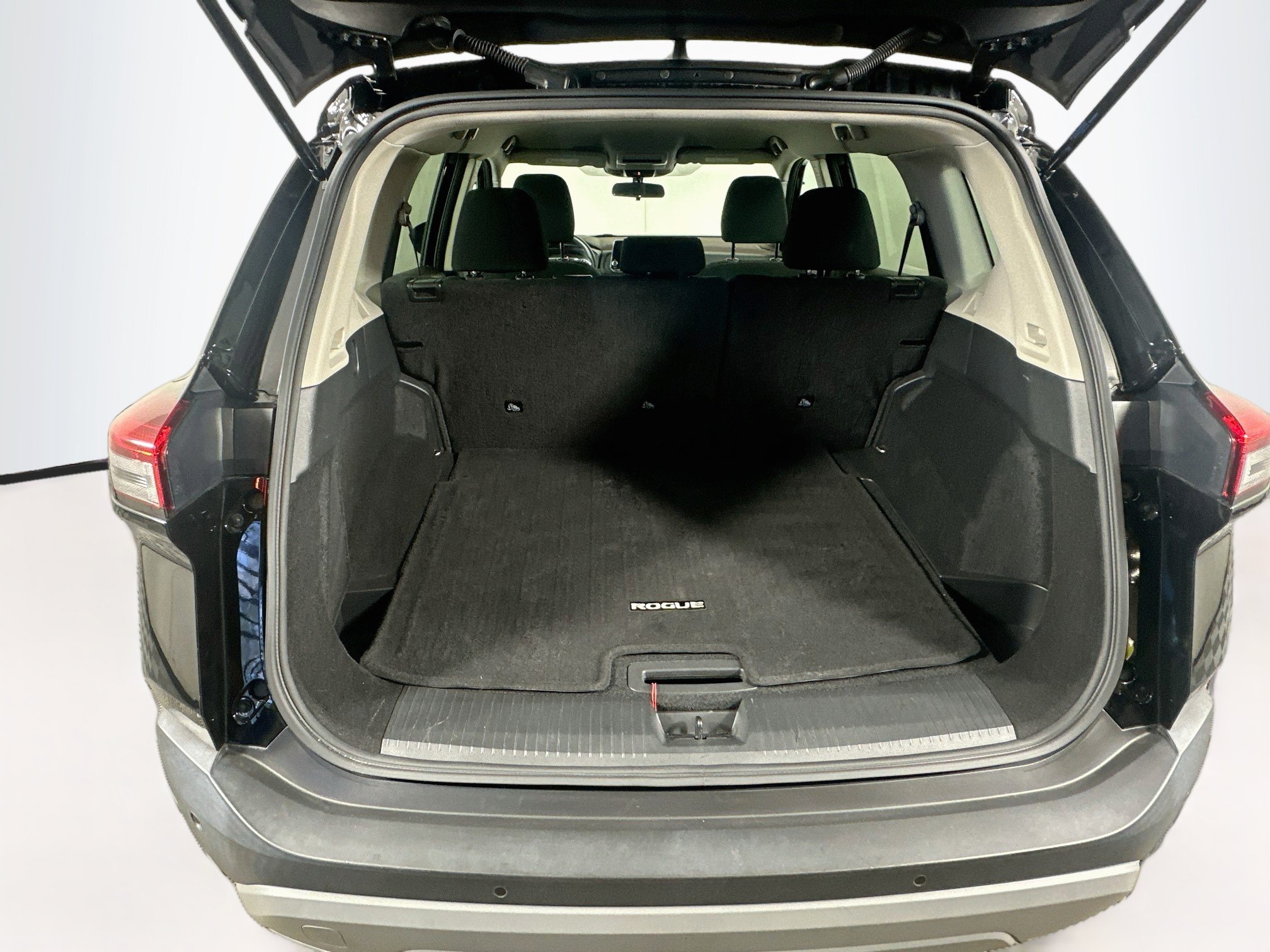 Used 2023 Nissan Rogue S FWD image 27