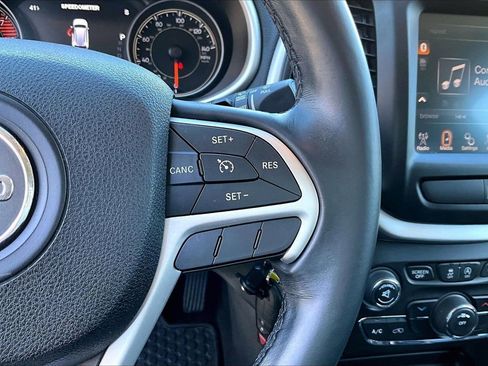 Used 2016 Jeep Cherokee Trailhawk image 27