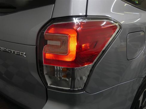 Used 2018 Subaru Forester 2.5i Premium AWD/4WD image 16