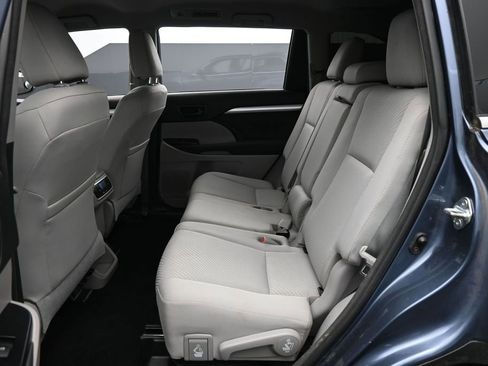 Used 2018 Toyota Highlander LE AWD/4WD image 24
