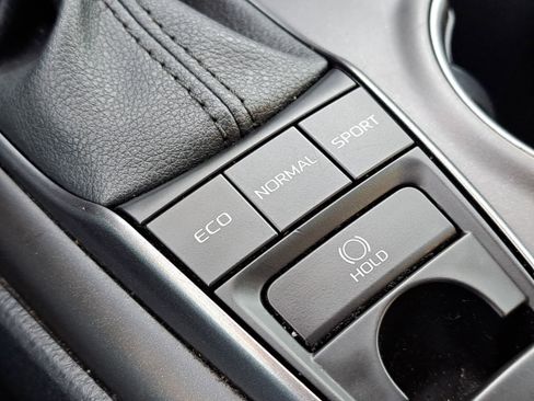 Used 2022 Toyota Camry XSE image 21