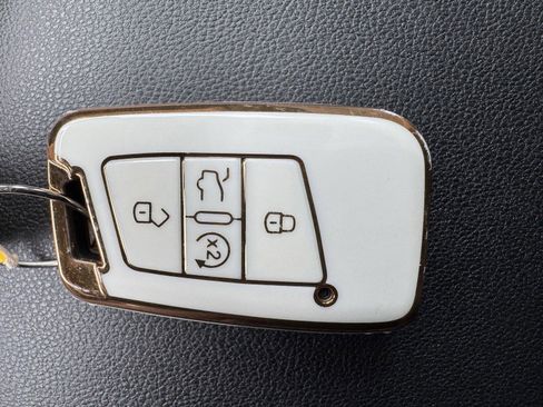 Used 2024 Volkswagen Taos SE w/ Panoramic Sunroof Package image 26