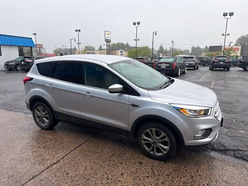 Used 2019 Ford Escape SE w/ Ford Safe & Smart Package AWD/4WD image 5