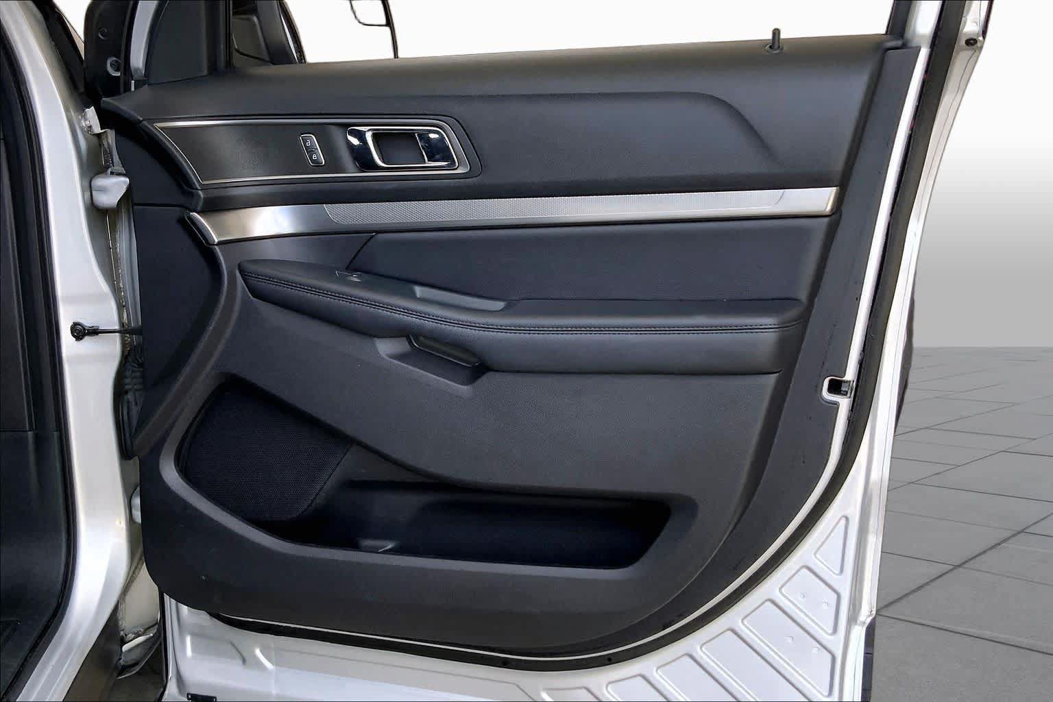 Used 2019 Ford Explorer XLT FWD image 23