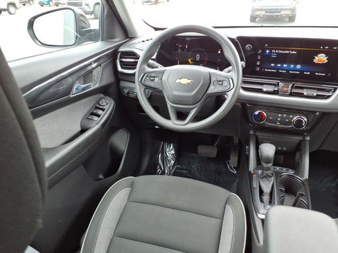 Used 2025 Chevrolet TrailBlazer LT AWD/4WD image 10