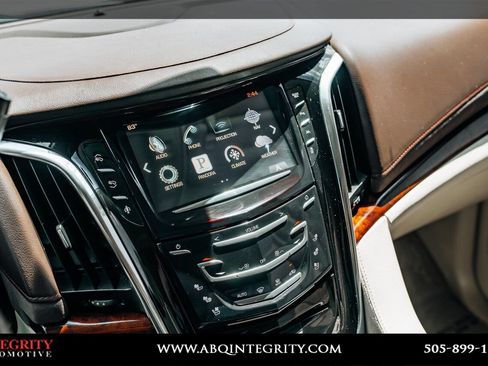 Used 2016 Cadillac Escalade Luxury AWD/4WD image 34