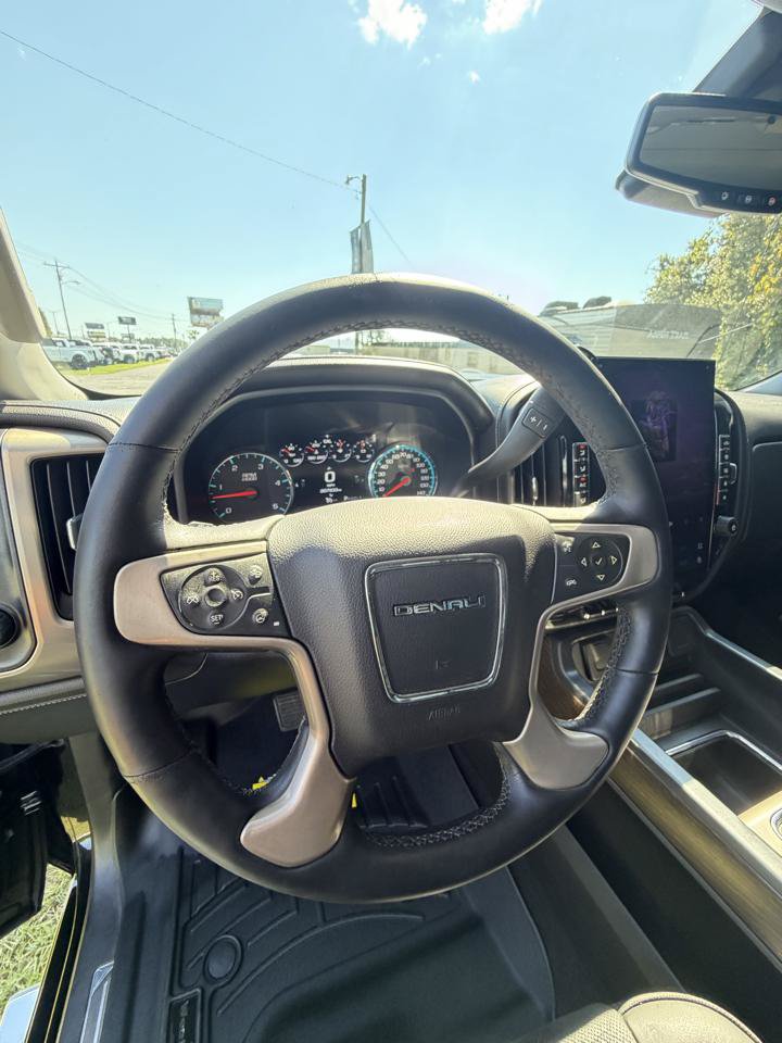 Used 2017 GMC Sierra 2500 Denali w/ Duramax Plus Package AWD/4WD image 10