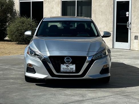 Used 2022 Nissan Altima 2.5 SV w/ SV Premium Package image 2