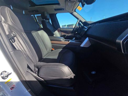 New 2025 Land Rover Range Rover SE image 11