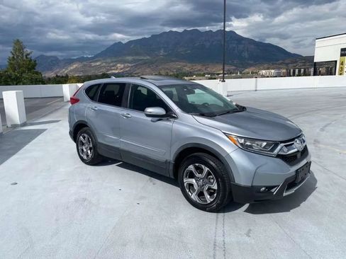 Used 2017 Honda CR-V Touring image 2