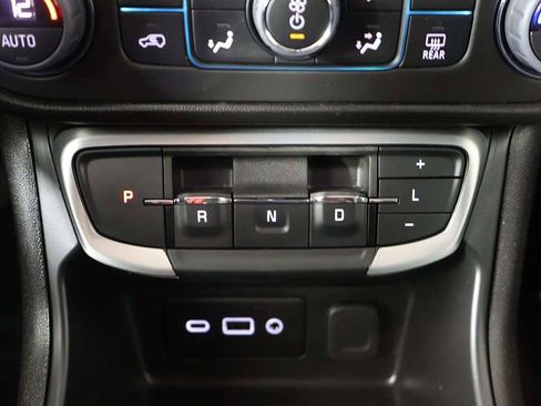 Used 2024 GMC Terrain SLE w/ Driver Convenience Package FWD image 44