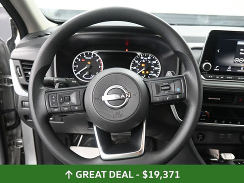 Used 2024 Nissan Rogue SV image 34