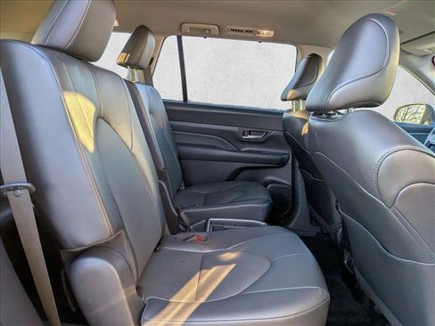 Used 2025 Toyota Grand Highlander AWD image 20