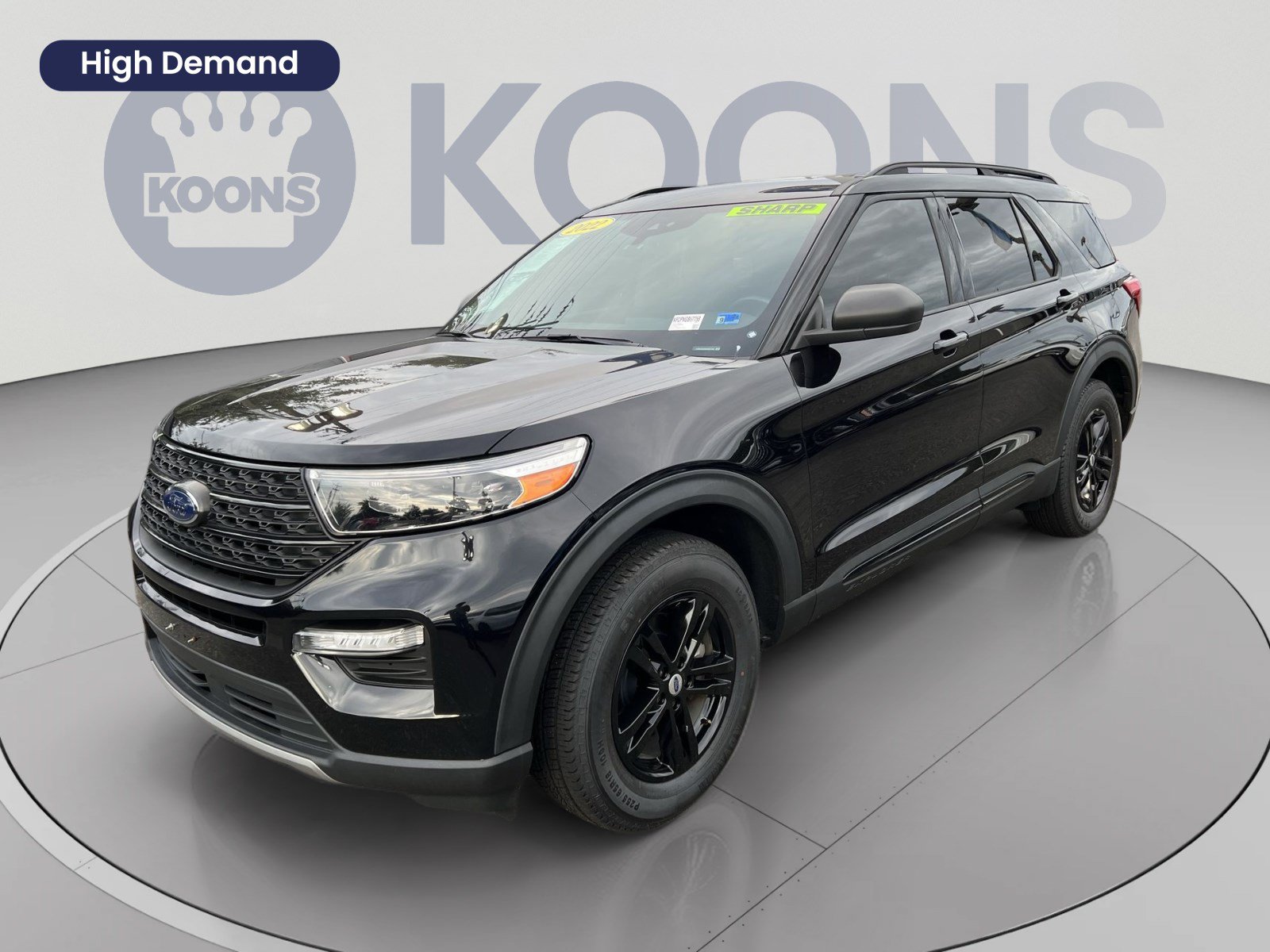 Certified 2022 Ford Explorer XLT w/ Equipment Group 202A AWD/4WD image 1