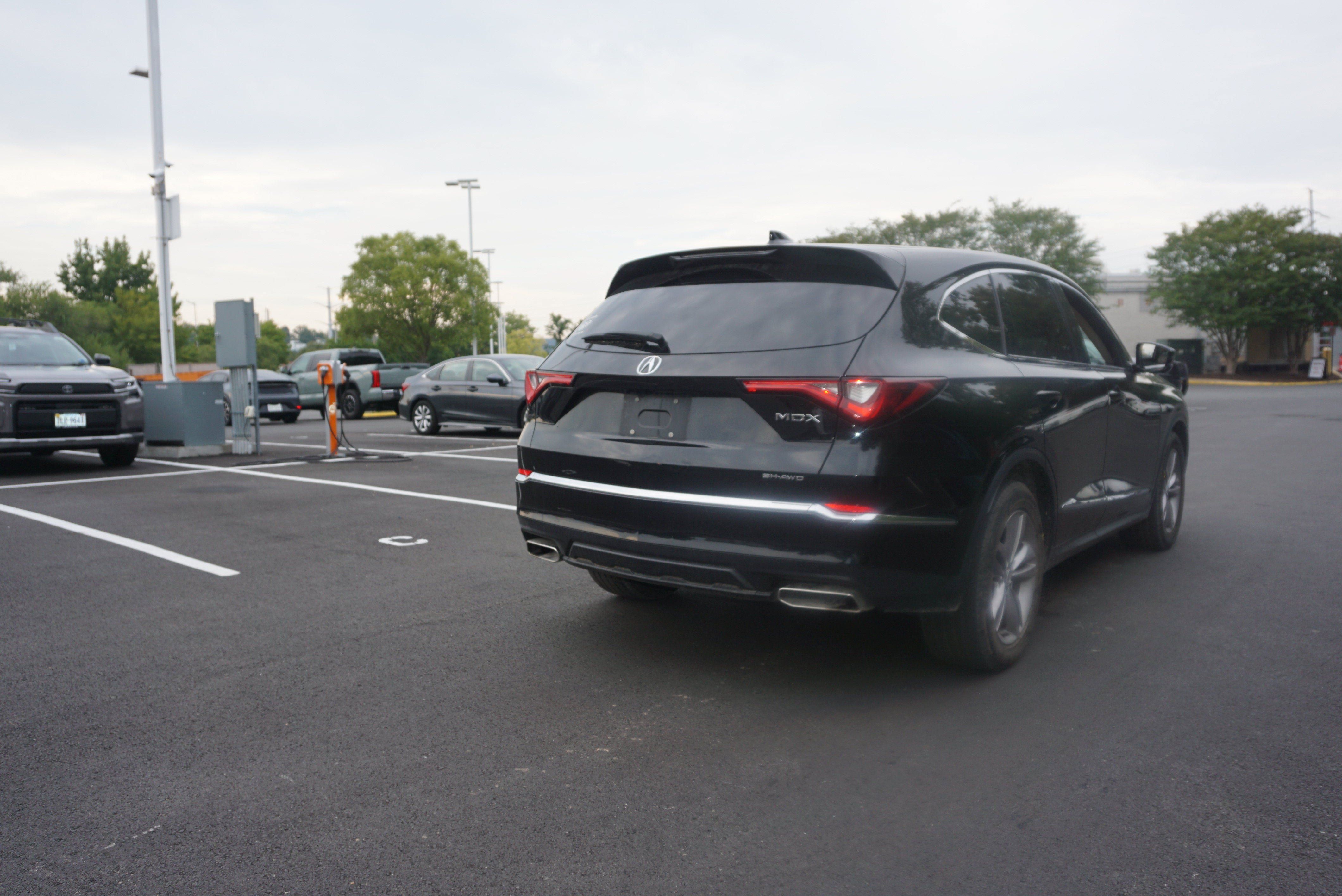 Used 2023 Acura MDX SH-AWD image 3