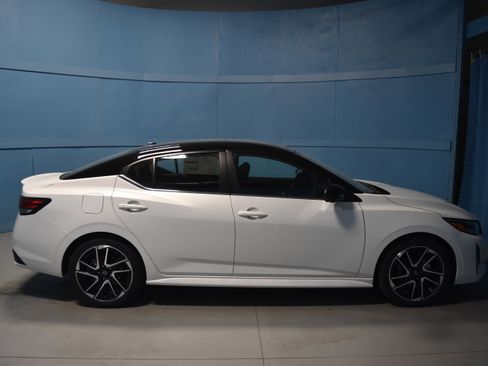 New 2025 Nissan Sentra SR w/ SR Premium Package image 15