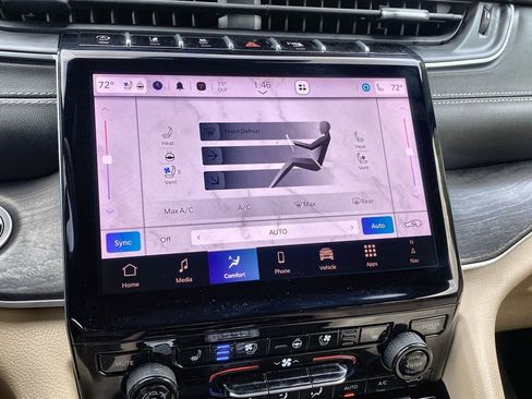 Certified 2024 Jeep Grand Cherokee Limited w/ Luxury Tech Group II image 18