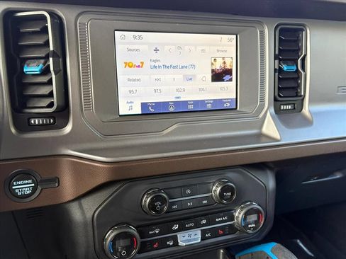 Used 2023 Ford Bronco Outer Banks AWD/4WD image 12