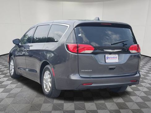 Used 2022 Chrysler Voyager LX FWD image 8