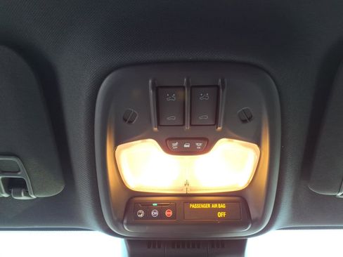 Used 2025 GMC Canyon Denali AWD/4WD image 22