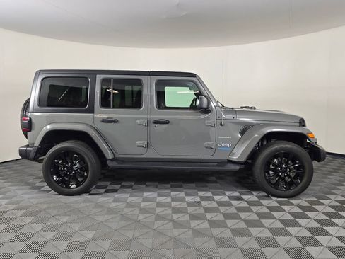 Used 2021 Jeep Wrangler Unlimited Sahara image 2