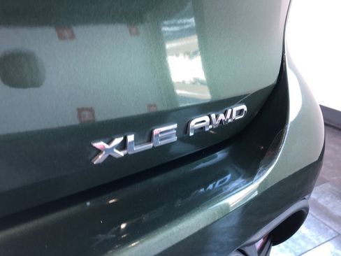 Certified 2024 Toyota Highlander XLE image 7