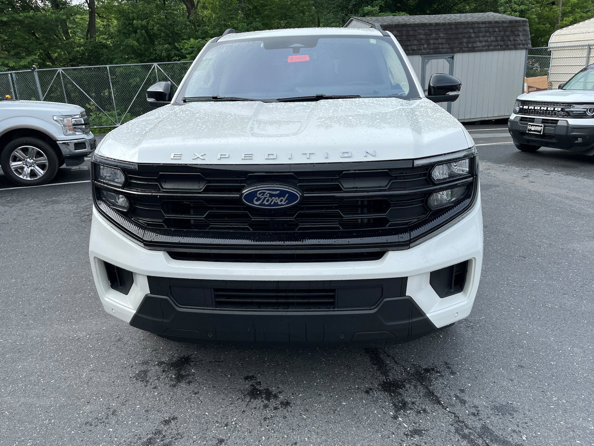 Used 2025 Ford Expedition Active AWD/4WD image 3