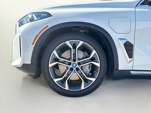 New 2025 BMW X5 xDrive50e w/ Climate Comfort Package image 38