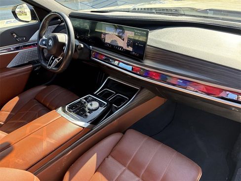 Used 2023 BMW 740i w/ Parking Assistance Package image 29