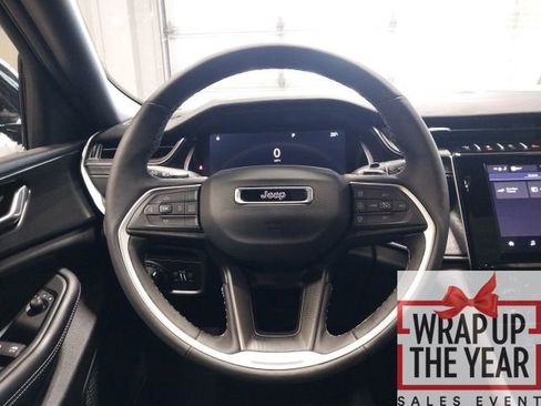 Used 2024 Jeep Grand Cherokee Altitude image 12