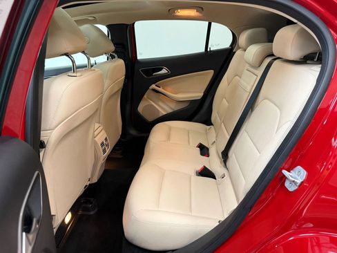 Used 2017 Mercedes-Benz GLA 250 image 18