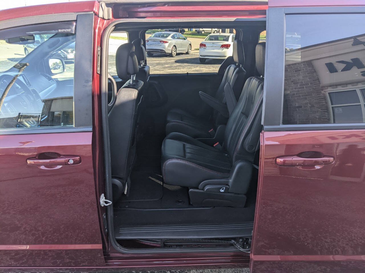 Used 2018 Dodge Grand Caravan GT FWD image 11