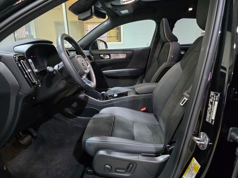 Used 2023 Volvo C40 P8 Recharge Plus w/ Climate Package image 24