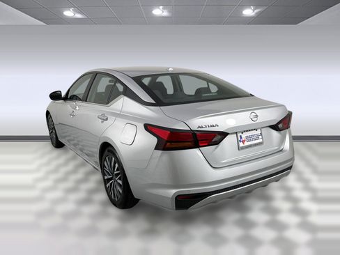 Used 2025 Nissan Altima 2.5 SV FWD image 3