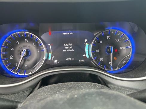 Used 2021 Chrysler Pacifica Touring w/ S Appearance Package image 7