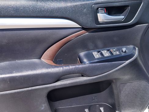 Used 2018 Toyota Highlander XLE w/ Carpet Mat Package (TMS) AWD/4WD image 20