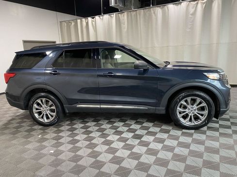 Used 2022 Ford Explorer XLT w/ Equipment Group 202A AWD/4WD image 9