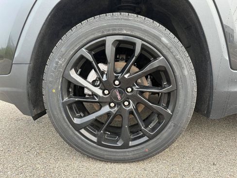 Used 2024 GMC Terrain SLE w/ Driver Convenience Package AWD/4WD image 9