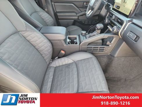 Used 2025 Toyota 4Runner TRD Off-Road Premium image 15