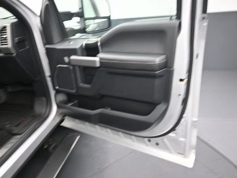 Used 2019 Ford F150 Platinum w/ Equipment Group 701A Luxury AWD/4WD image 32