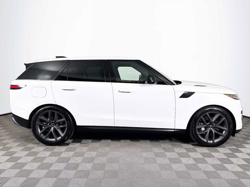 Used 2024 Land Rover Range Rover Sport SE AWD/4WD image 4
