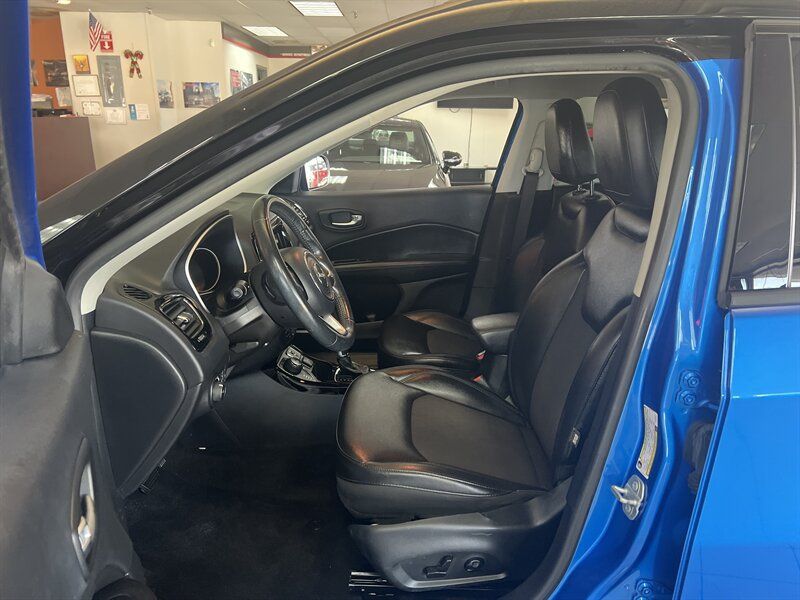 Used 2018 Jeep Compass Latitude w/ Popular Equipment Group AWD/4WD image 9
