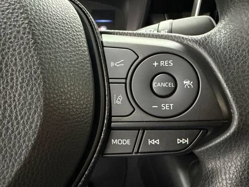 Used 2021 Toyota Corolla LE FWD image 12