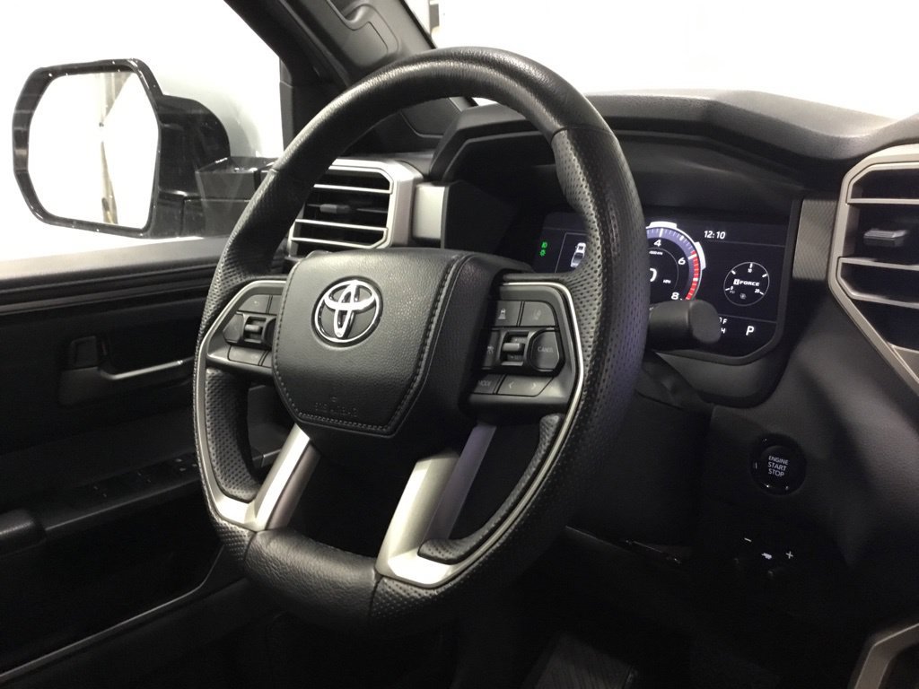 Used 2025 Toyota Tundra Limited AWD/4WD image 32
