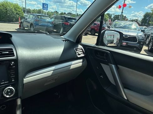 Used 2018 Subaru Forester 2.5i Premium AWD/4WD image 30